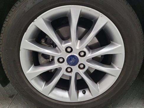 Used 2017 Ford Fusion SE w/ Fusion SE Technology Package image 31