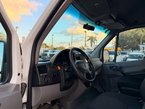 Used 2018 Mercedes-Benz Sprinter 2500 image 14