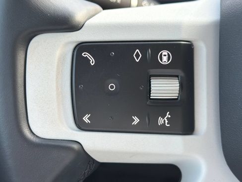 Used 2025 Land Rover Defender 130 X-Dynamic SE AWD/4WD image 37