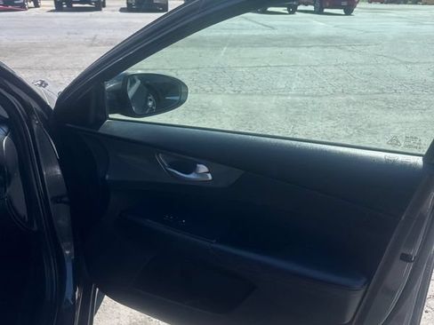 Used 2019 Kia Forte LXS FWD image 8