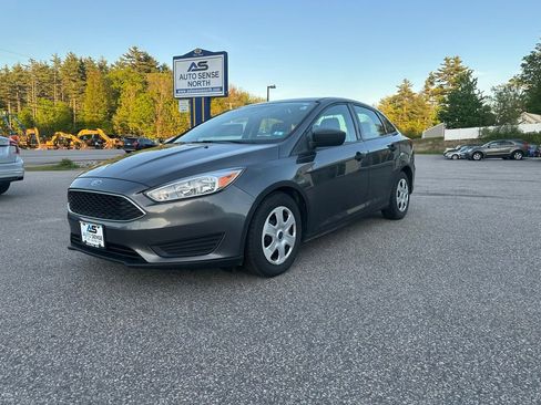 Used 2017 Ford Focus S FWD image 1