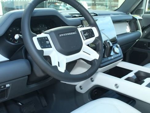 New 2026 Land Rover Defender 130 X-Dynamic SE image 12