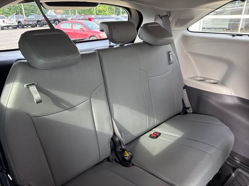 Used 2021 Toyota Sienna Limited AWD/4WD image 37