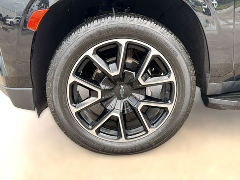 Certified 2024 Chevrolet Suburban RST w/ Sport Performance Package image 11