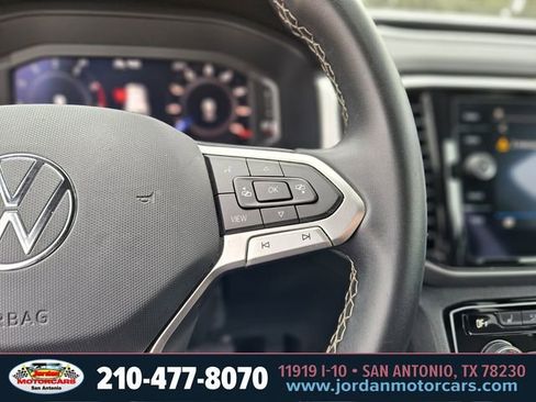 Used 2022 Volkswagen Atlas Cross Sport SE image 28