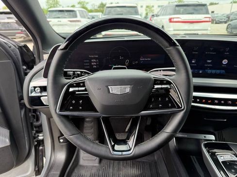 Used 2025 Cadillac Lyriq Luxury w/ LPO, Floor Liner Package AWD/4WD image 20
