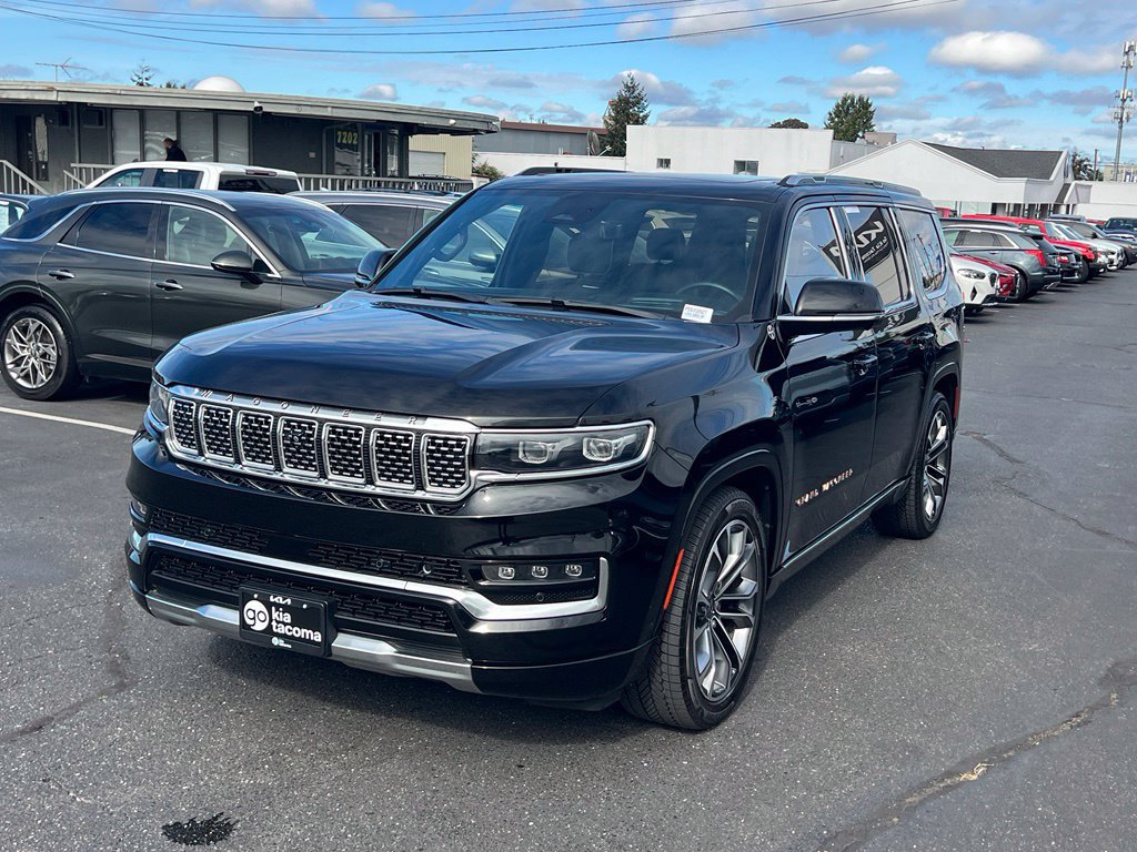 Used 2023 Jeep Grand Wagoneer Series III AWD/4WD image 3