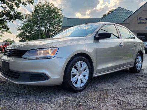 Used 2012 Volkswagen Jetta Sedan FWD image 2