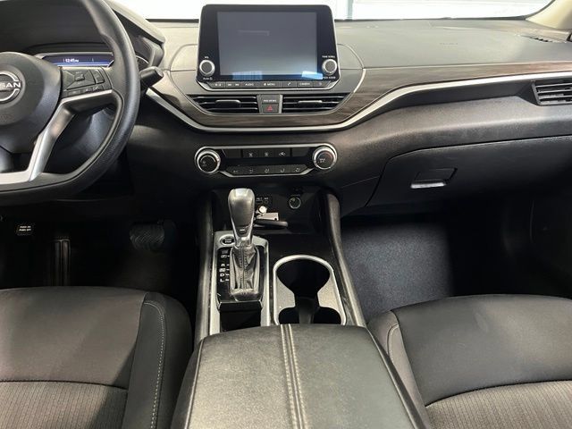 Used 2024 Nissan Altima 2.5 SV FWD image 21