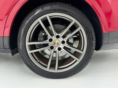 Certified 2023 Porsche Cayenne Coupe AWD/4WD image 11