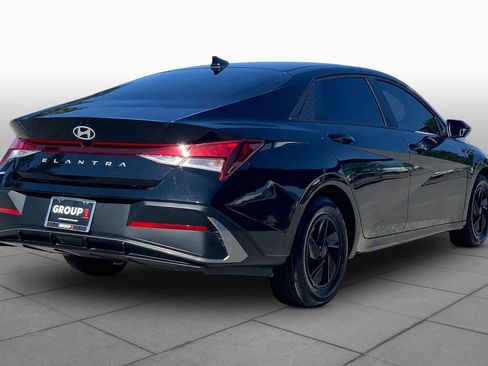Used 2024 Hyundai Elantra SE FWD image 4