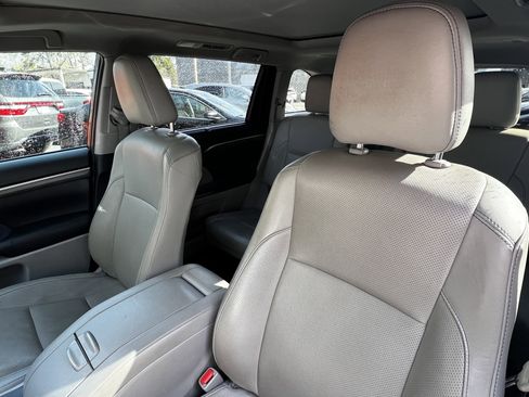 Used 2019 Toyota Highlander Limited Platinum image 18
