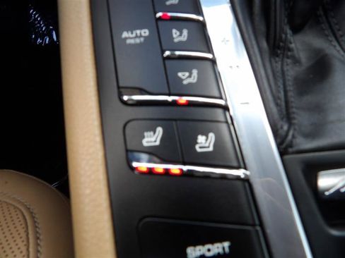 Used 2016 Porsche Macan Turbo image 17