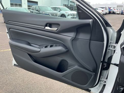 Used 2025 Nissan Altima 2.5 SV image 18