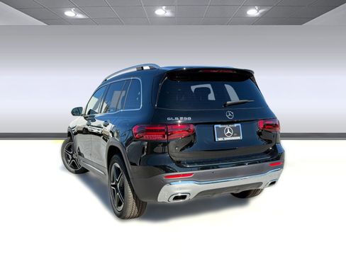 New 2026 Mercedes-Benz GLB 250 image 2