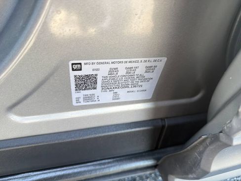 Used 2024 Chevrolet Equinox LT FWD image 30