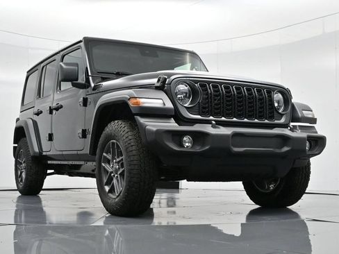 Used 2024 Jeep Wrangler Unlimited Sport AWD/4WD image 37