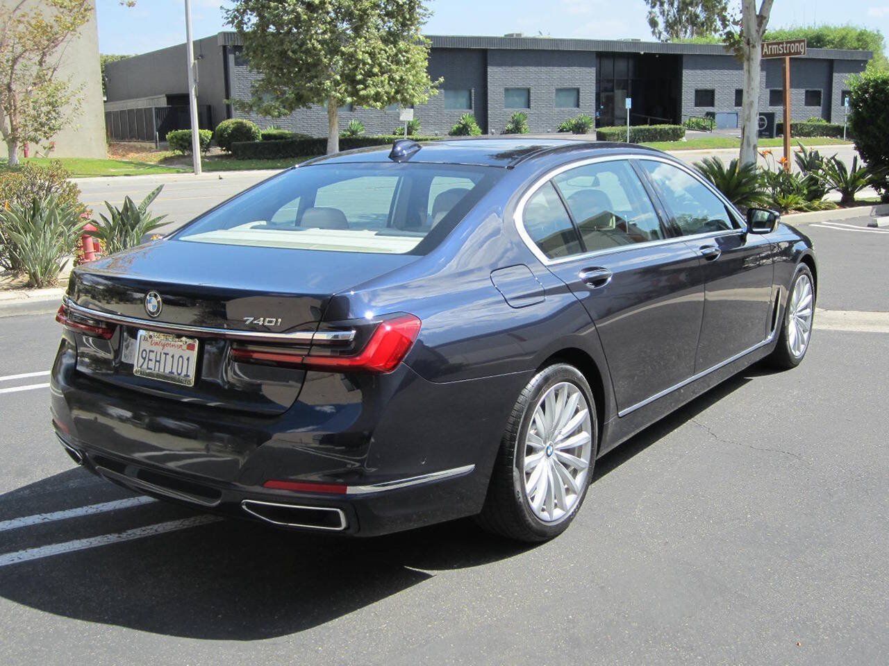 Used 2020 BMW 740i w/ Premium Package RWD image 3