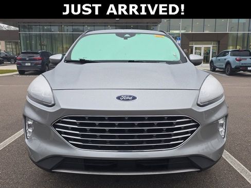 Used 2022 Ford Escape Titanium w/ Titanium Elite Package image 2