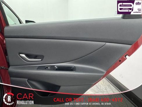 Used 2024 Hyundai Elantra Limited image 50