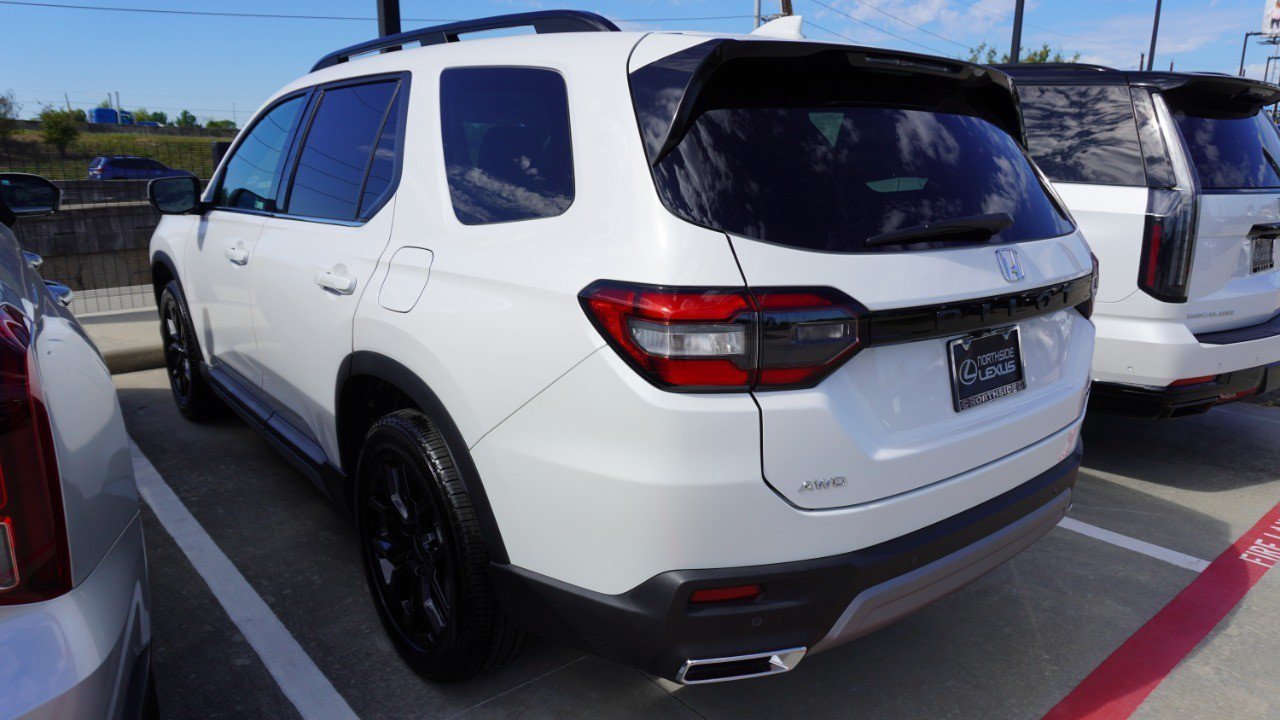 Used 2025 Honda Pilot Touring image 6