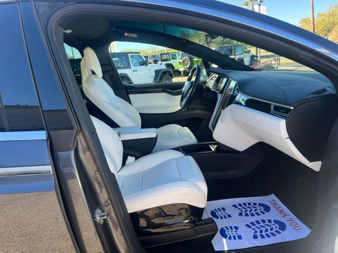 Used 2016 Tesla Model X image 19
