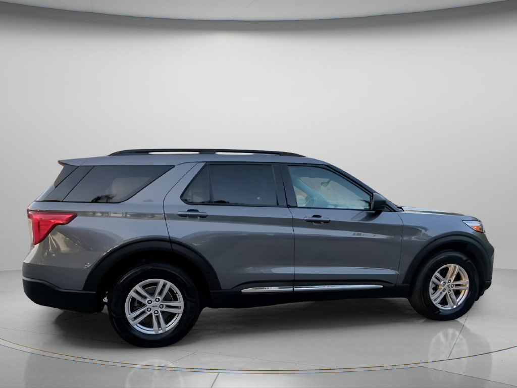 Used 2023 Ford Explorer XLT AWD/4WD image 34
