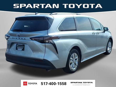 Used 2023 Toyota Sienna XLE w/ XLE Plus Package AWD/4WD image 6