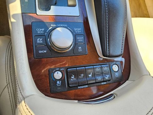 Used 2013 Lexus LS 600h L w/ Executive-Class Seating Pkg AWD/4WD image 30
