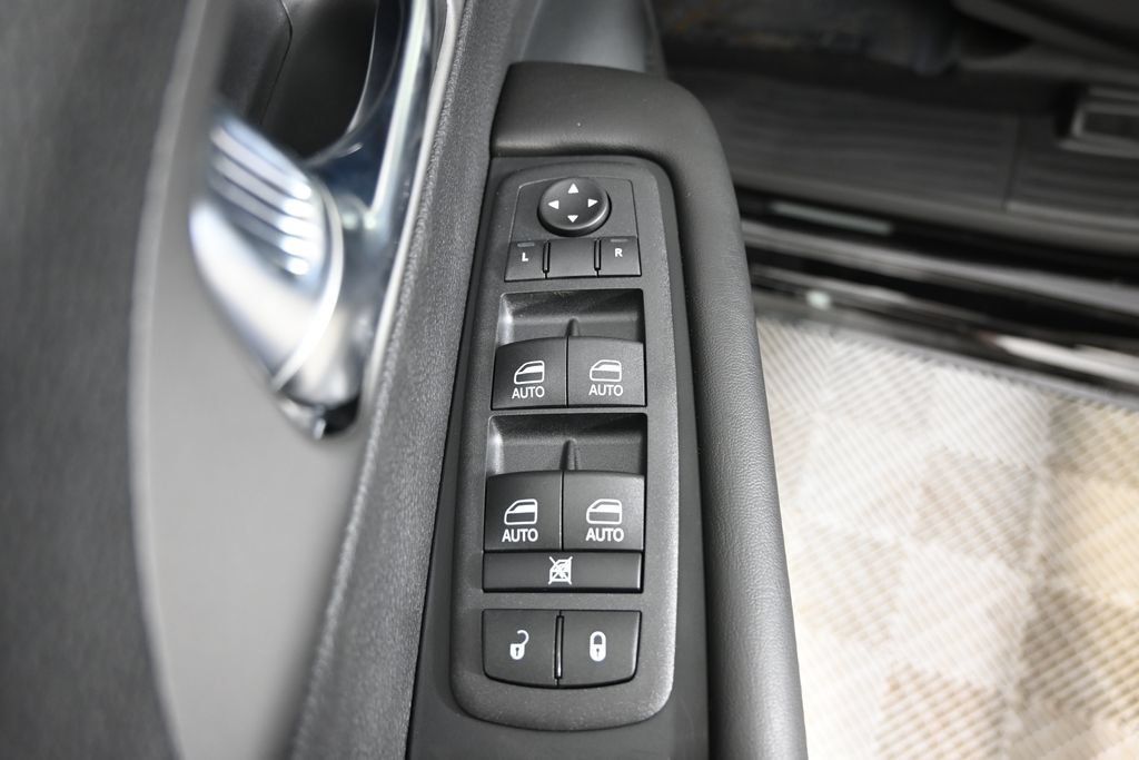 New 2027 Chrysler Pacifica Select AWD/4WD image 21