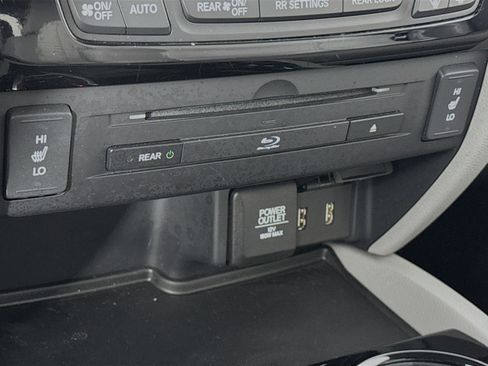 Used 2016 Honda Pilot Touring image 20