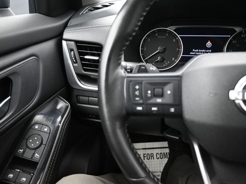 Used 2025 Nissan Rogue SV FWD image 22
