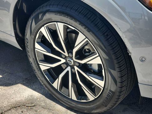 Used 2024 Volvo XC60 B5 Plus w/ Protection Package Premier AWD/4WD image 12