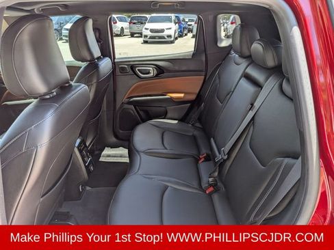 Certified 2025 Jeep Compass Limited w/ Sun & Sound Group AWD/4WD image 13