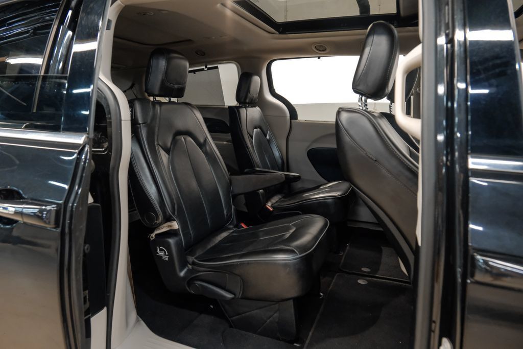 Used 2020 Chrysler Pacifica Limited FWD image 52