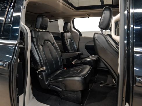 Used 2020 Chrysler Pacifica Limited FWD image 52