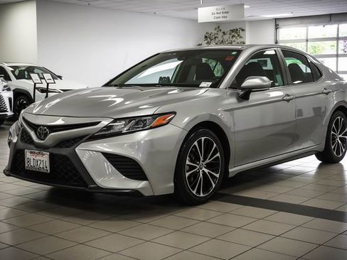 Used 2019 Toyota Camry SE w/ Audio Package image 3