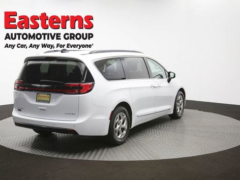 Used 2023 Chrysler Pacifica Limited FWD image 43