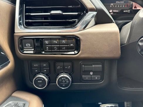 Used 2025 GMC Yukon Denali Ultimate AWD/4WD image 25