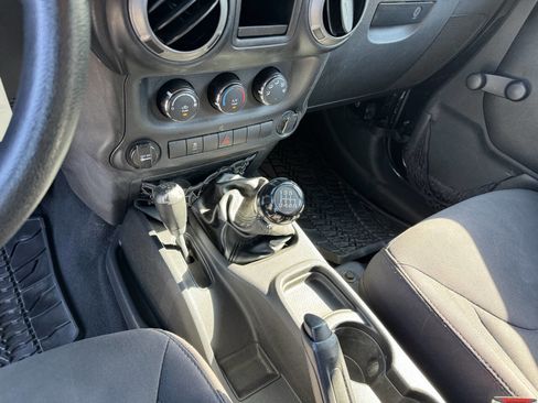 Used 2013 Jeep Wrangler Unlimited Sport image 11