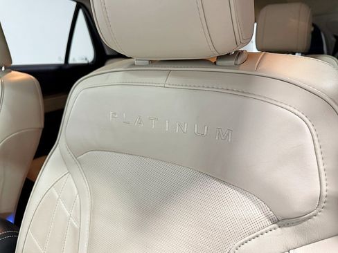 Used 2018 Ford Explorer Platinum image 37