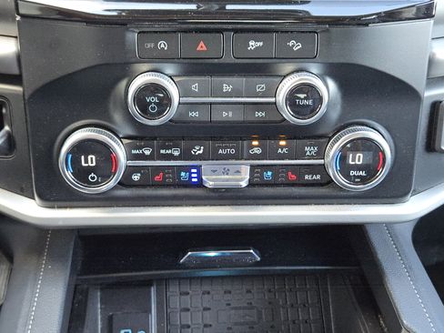 Used 2024 Ford Expedition XLT image 19