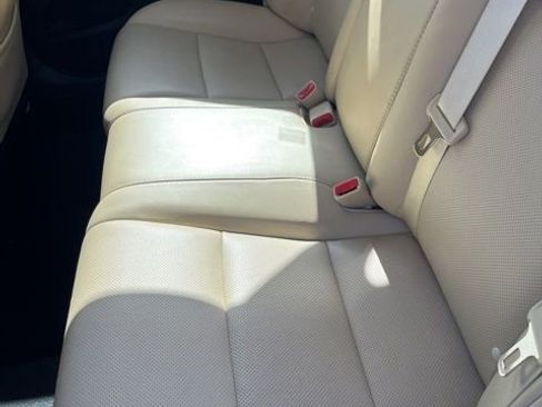 Used 2016 Toyota Avalon Limited w/ Toyota Safety Sense Package FWD image 10