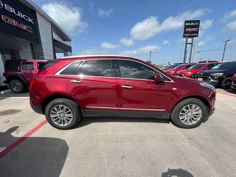 Used 2017 Cadillac XT5 Luxury w/ Driver Awareness Package FWD image 4