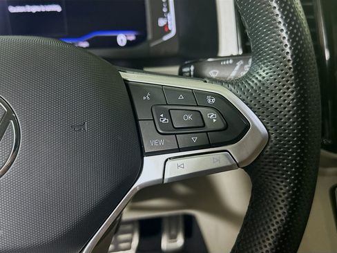 Used 2022 Volkswagen Atlas SEL R-Line AWD/4WD image 17