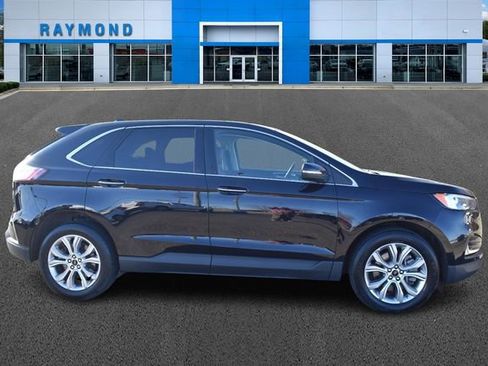 Used 2024 Ford Edge Titanium image 2