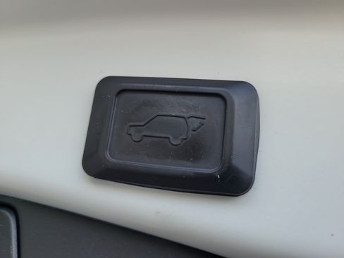 Used 2024 Toyota RAV4 XLE w/ Convenience Package FWD image 12