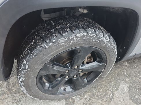 Used 2023 Jeep Grand Cherokee L Laredo image 13