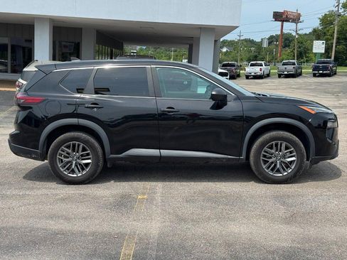 Used 2024 Nissan Rogue S AWD/4WD image 2