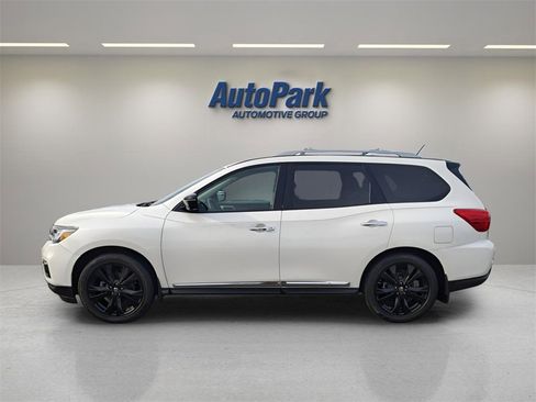 Used 2017 Nissan Pathfinder Platinum w/ Midnight Edition Package image 4